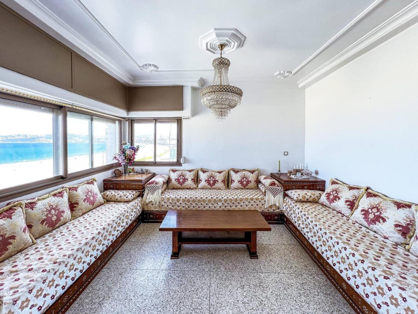 Cozy 3-bedroom With Frontal Ocean-view