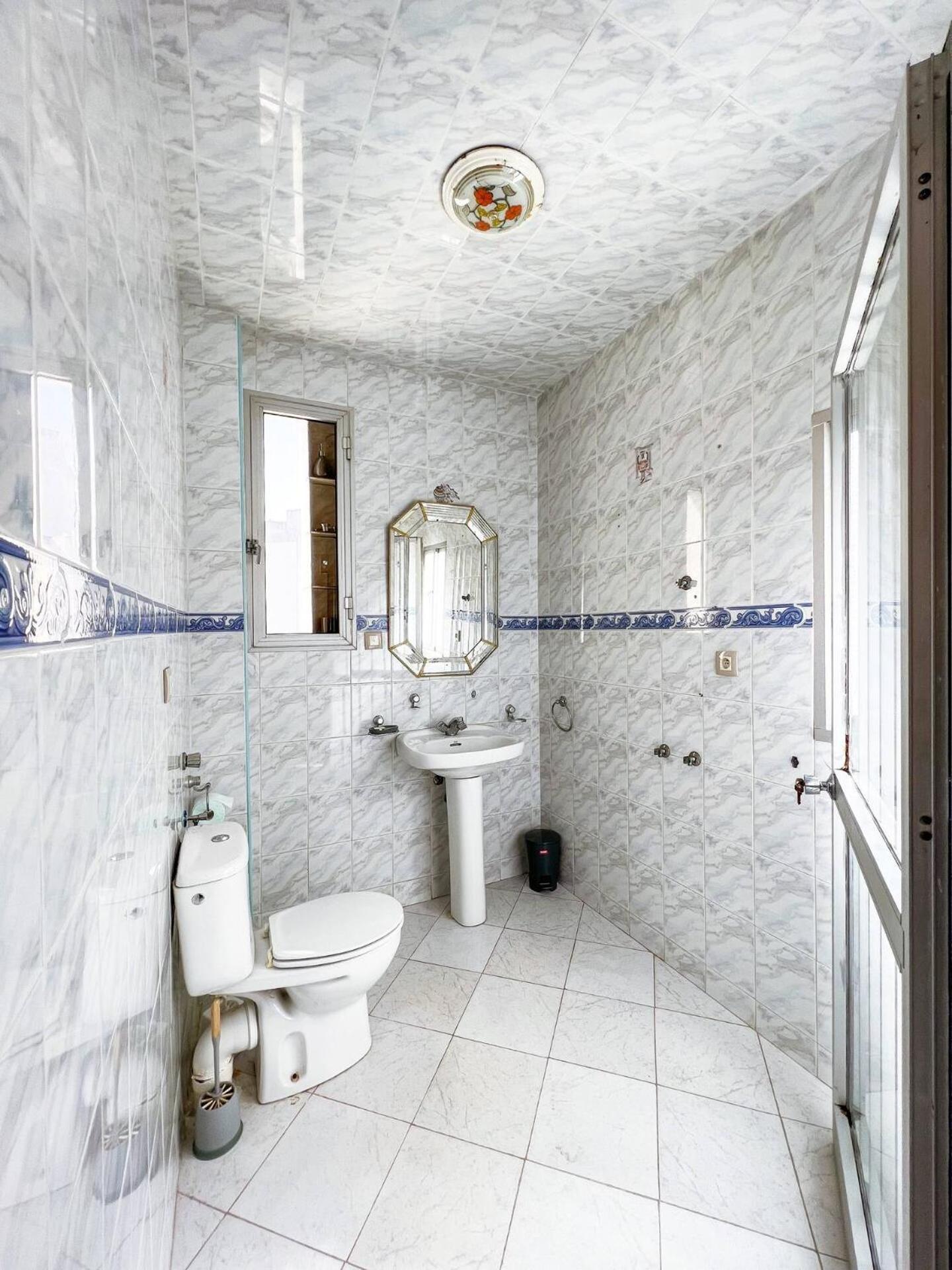 Cozy 3-bedroom With Frontal Ocean-view *